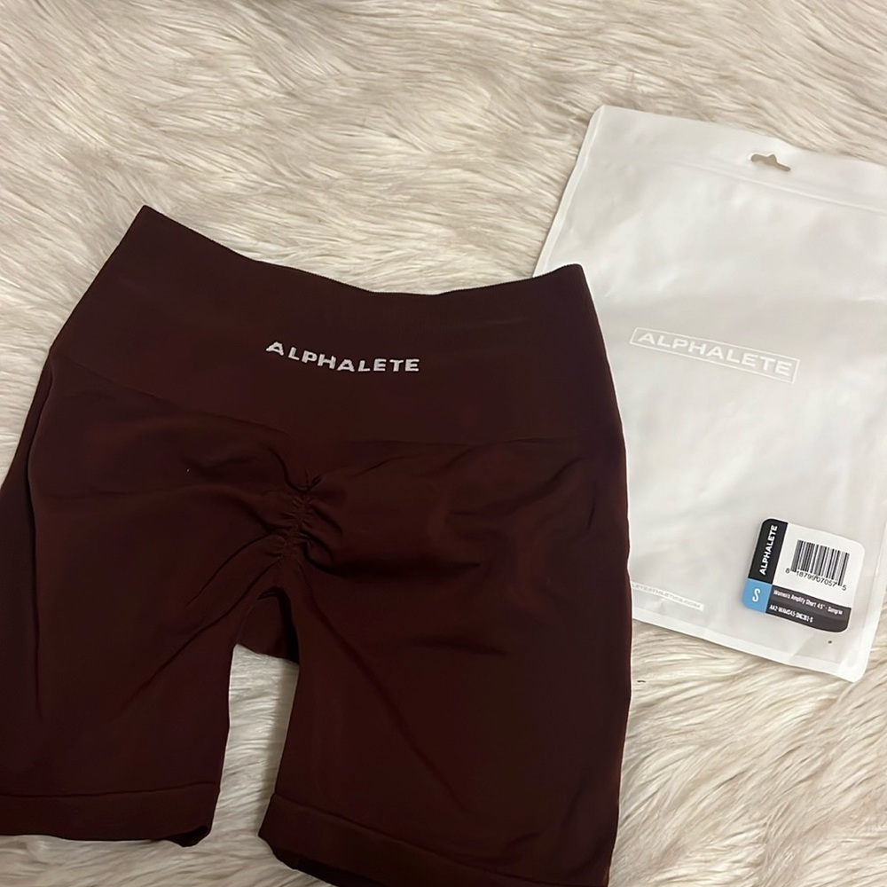 Alphalete Women’s Amplify Short 4.5” - Sangria